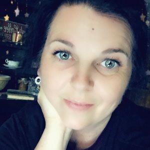 Meet your Posher, Elaine